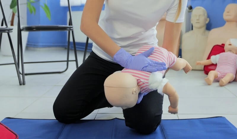 嬰兒急救課程